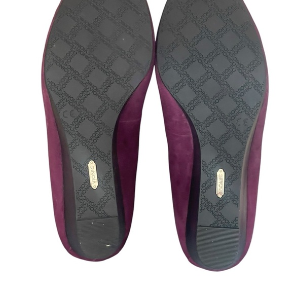 VIONIC PURPLE SUEDE WEDGES
Heels TOE FLOWERS EUC
Formal Wedding size 9.5 - Picture 9 of 14